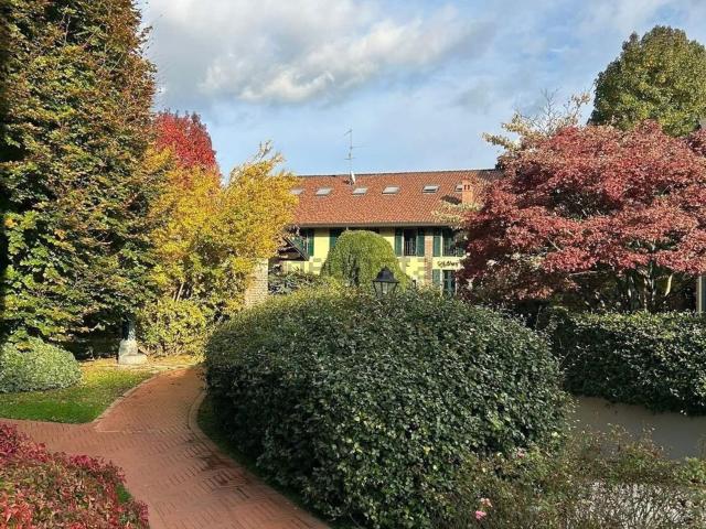 Appartamento in affitto di 180 m² in Via Valassina