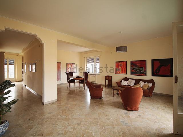 Appartamento in affitto di 180 m² in Corso Baldassare Scaduto, 27