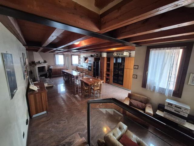 Appartamento in affitto di 180 m² in Corso Giuseppe Garibaldi, 20
