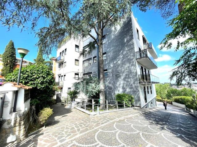Appartamento in affitto di 183 m² in Via Giuseppe Vaccari