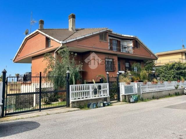 Appartamento in affitto di 183 m² in Via del Ramarro, 22