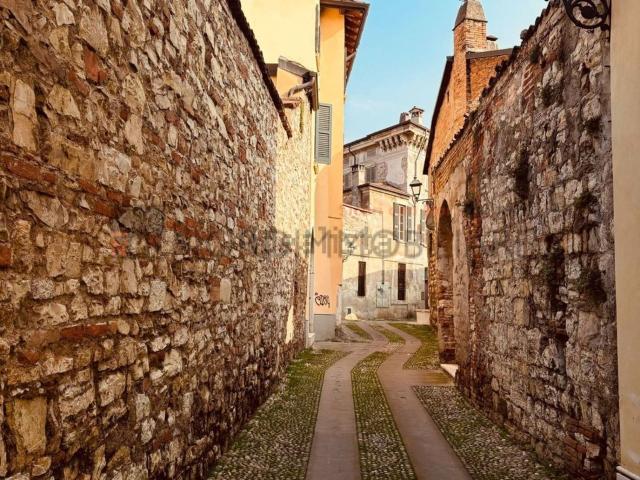 Appartamento in affitto di 185 m² in Via Carlo Cattaneo
