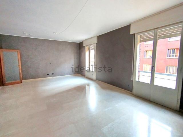 Appartamento in affitto di 185 m² in Via Guglielmo Marconi, 45