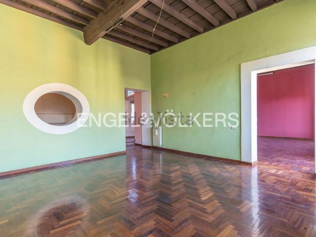 Appartamento in affitto di 185 m² in Via dei Lucchesi