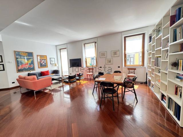Appartamento in affitto di 185 m² in Via Sant&apos Orsola, 10
