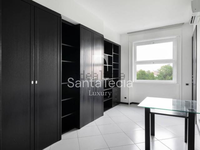 Appartamento in affitto di 188 m² in Via Gabriele Rossetti, 9
