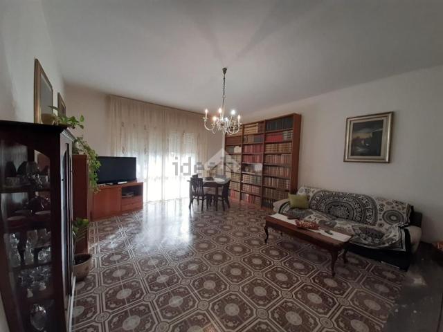 Appartamento in affitto di 188 m² in Via dell&apos Agrifoglio