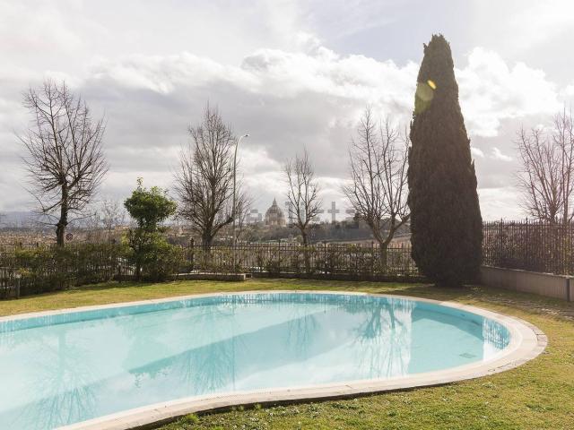 Appartamento in affitto di 189 m² in Via Fedro