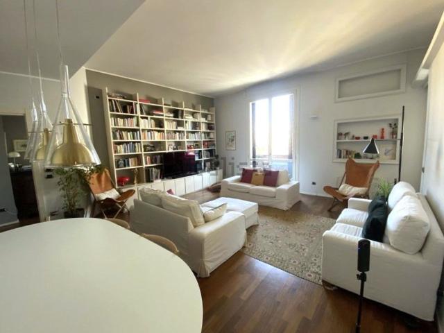 Appartamento in affitto di 190 m² in Via Cernaia