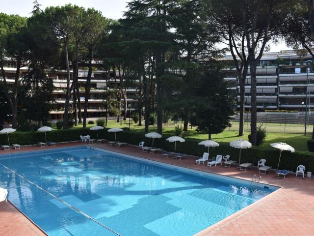 Appartamento in affitto di 190 m² in Via Andrea del Castagno, 164