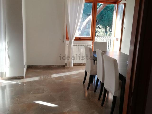 Appartamento in affitto di 190 m² in Via Aurelia, 71