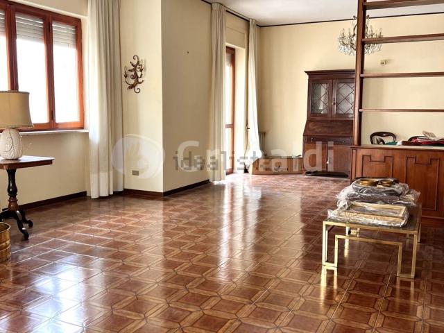 Appartamento in affitto di 190 m² in Via Domenico Tommaso Albanese, 6