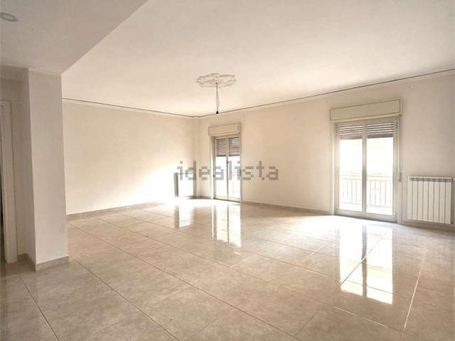 Appartamento in affitto di 190 m² in Via Tisia