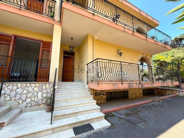 Appartamento in affitto di 190 m² in Viale della Regione Siciliana, 1015