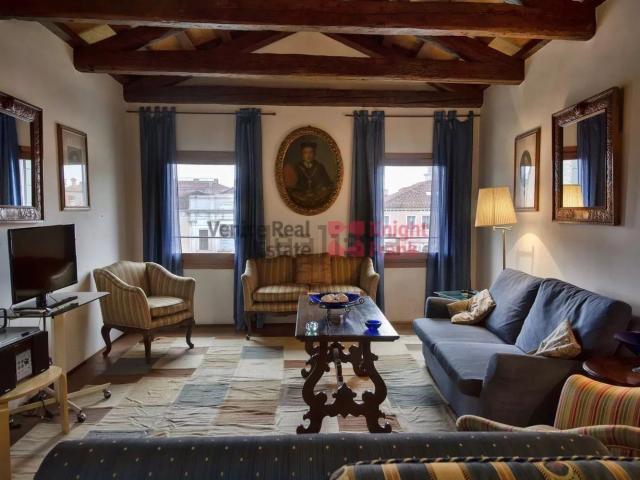 Appartamento in affitto di 190 m² in Calle Giustinian