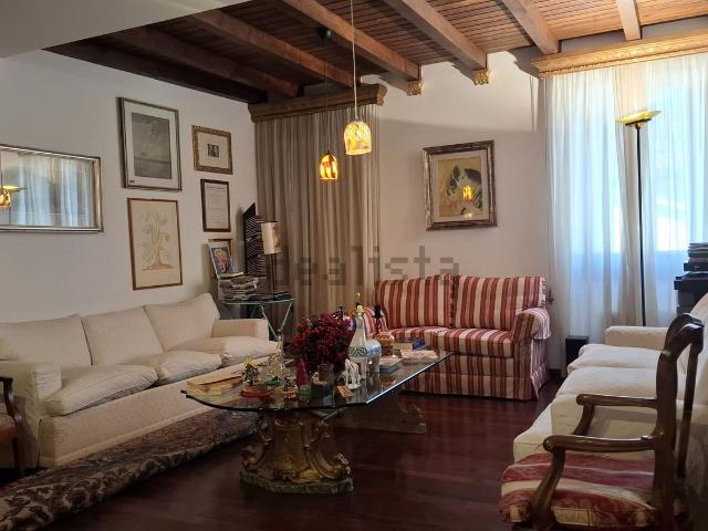 Appartamento in affitto di 190 m² in Piazza Capitaniato