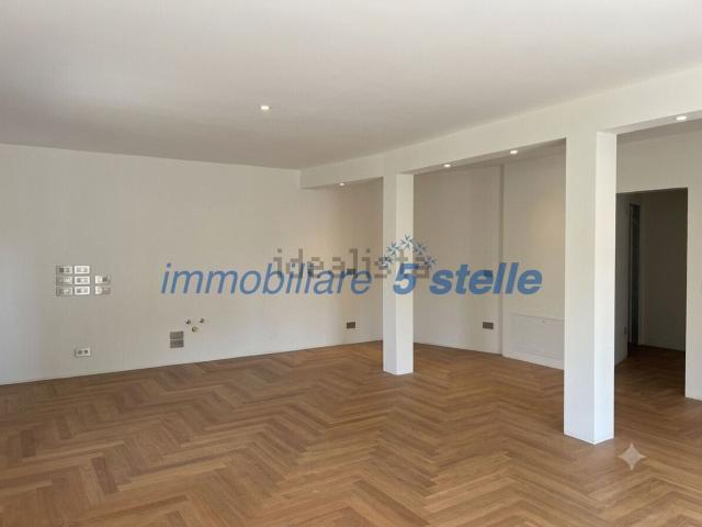 Appartamento in affitto di 190 m² in Strada Sant&apos Antonino