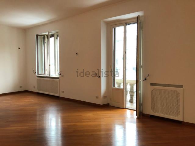 Appartamento in affitto di 191 m² in Viale Luigi Majno, 35
