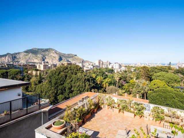 Appartamento in affitto di 192 m² in Via Terrasanta, 39