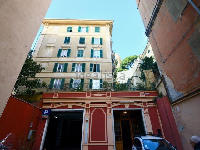 Appartamento in affitto di 193 m² in Via Caffaro, 32