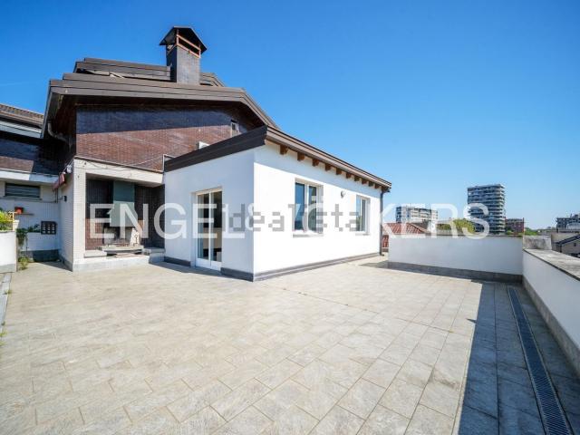 Appartamento in affitto di 195 m² in Via Dario Papa, 14
