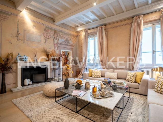Appartamento in affitto di 195 m² in Via Santo Spirito