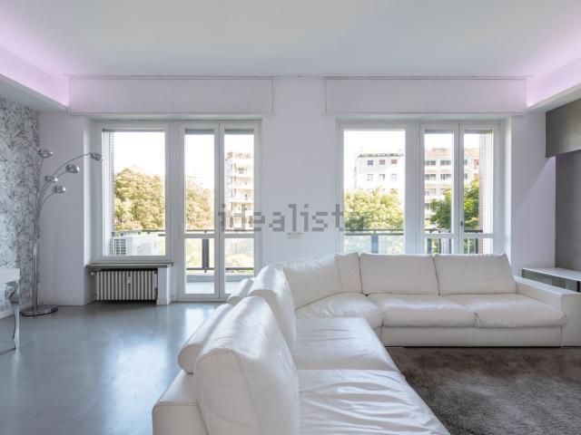Appartamento in affitto di 195 m² in Viale Angelo Filippetti, 24
