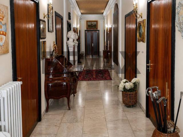 Appartamento in affitto di 198 m² in Via Felice Migliori, 19