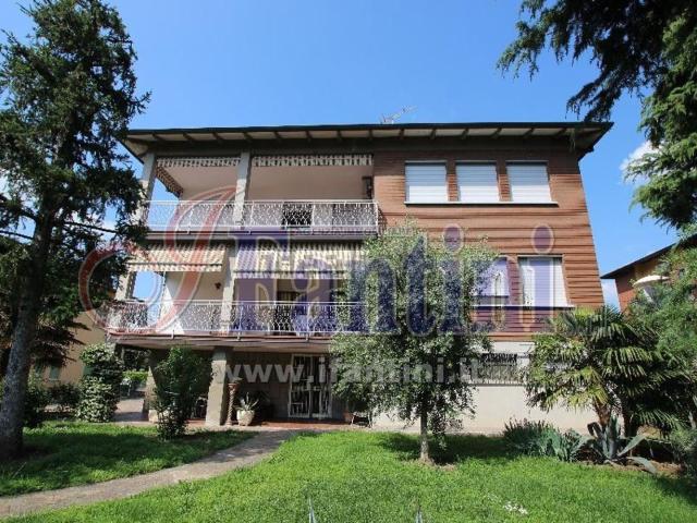 Appartamento in affitto di 199 m² in Via Grandi, 3