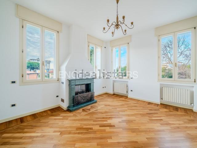 Appartamento in affitto di 199 m² in Via XXIV Maggio