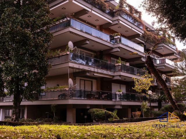 Appartamento in affitto di 200 m² in Via Cassia, 124