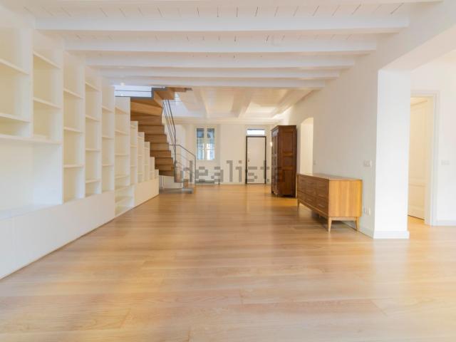 Appartamento in affitto di 200 m² in Via Cerva, 10