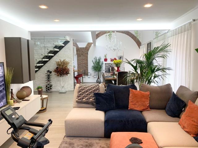 Appartamento in affitto di 200 m² in Via Cesare Trezza