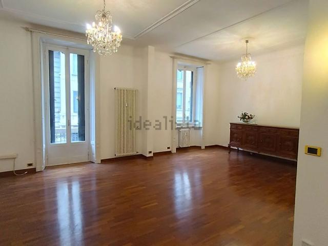 Appartamento in affitto di 200 m² in Via Bartolomeo Panizza, 4