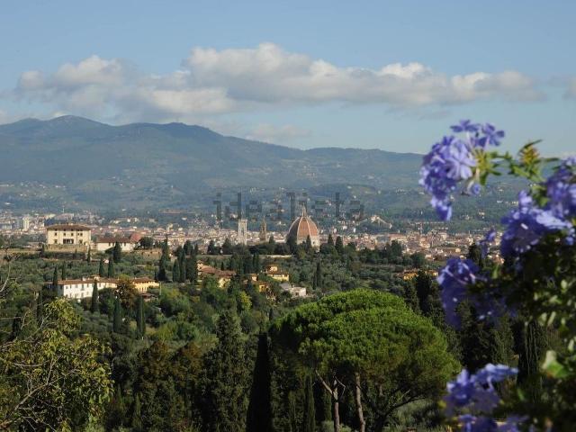 Appartamento in affitto di 200 m² in Via del Pian dei Giullari