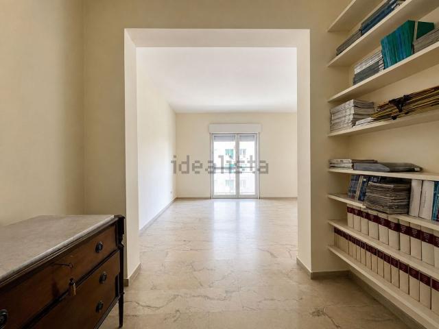 Appartamento in affitto di 200 m² in Via E. DE AMICIS VIA T. GARGALLO