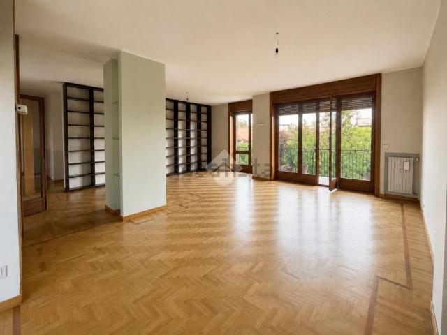 Appartamento in affitto di 200 m² in Via Quadronno, 4