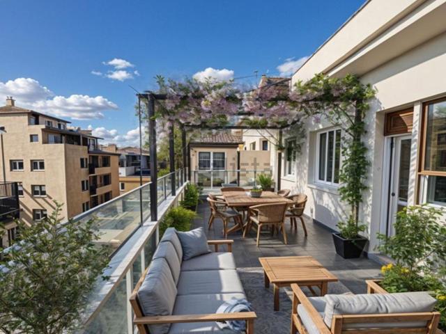 Appartamento in affitto di 200 m² in Via Roccaporena