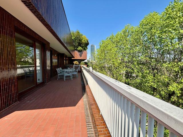 Appartamento in affitto di 200 m² in Via Tintoretto