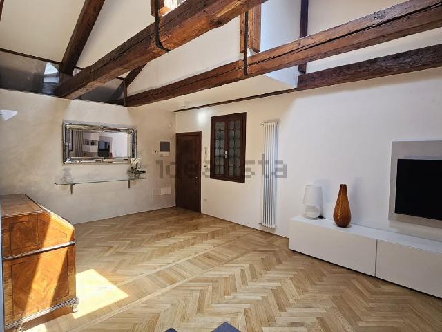Appartamento in affitto di 200 m² in Calle Zaguri