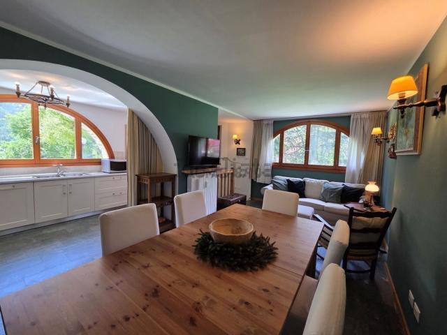Appartamento in affitto di 180 m² in Strada del Villair, 16