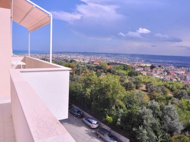 Appartamento in affitto di 200 m² in Strada Fonte Borea Colle del Telegrafo