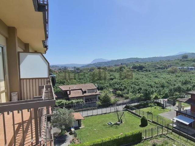 Appartamento in affitto di 203 m² in Via Taverna Campanile, 37