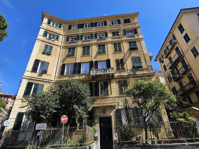 Appartamento in affitto di 204 m² in Via Gropallo