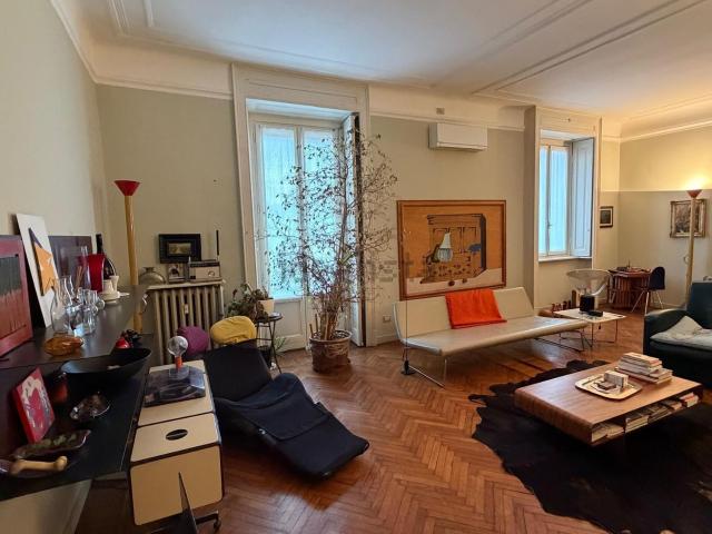 Appartamento in affitto di 205 m² in Via Bartolomeo Panizza