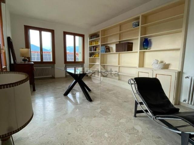 Appartamento in affitto di 207 m²