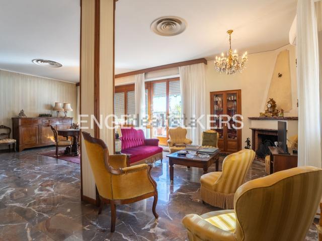 Appartamento in affitto di 208 m² in Via Giovanni Fattori