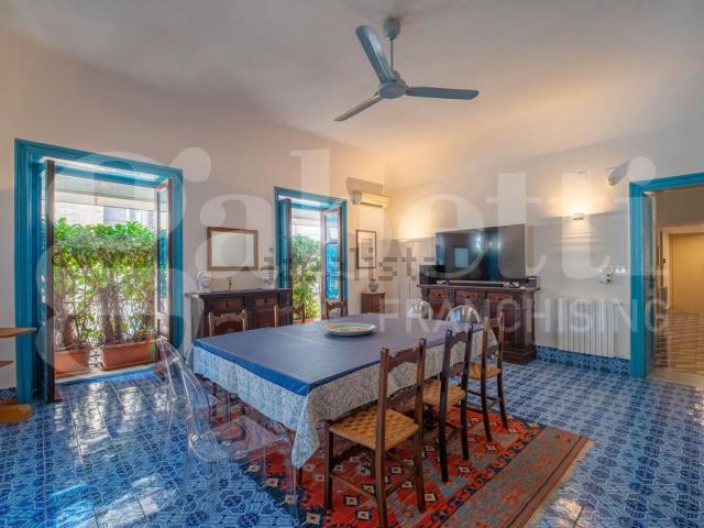 Appartamento in affitto di 208 m² in Via San Basilio, 48