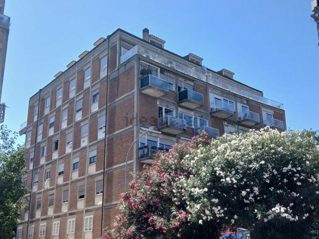 Appartamento in affitto di 209 m² in Viale Metronio