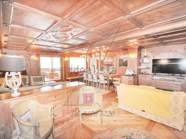Appartamento in affitto di 210 m² in Via Faloria